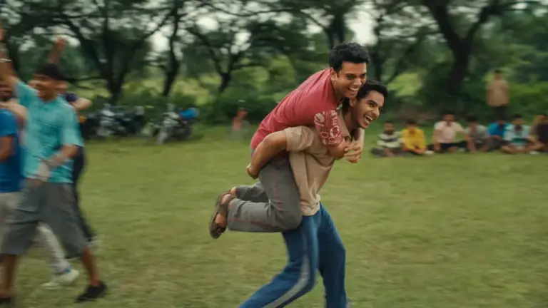 HOMEBOUND-%E2%80%93-Storia-di-unamicizia-in-India-film